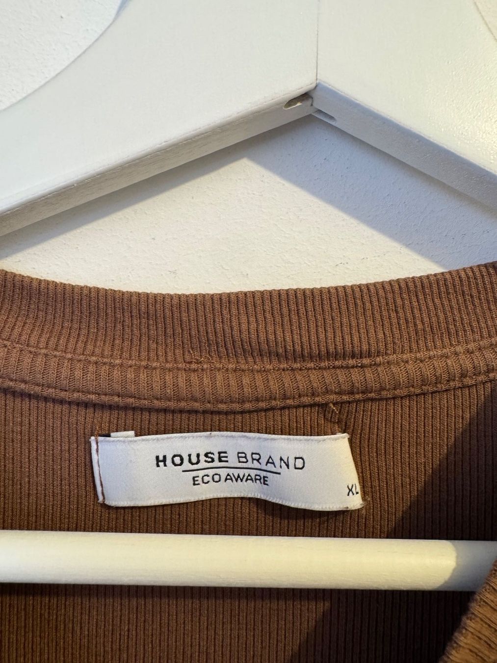 T-shirt: Shirt House – Usato da Arbon venduto da flowerandfound 2