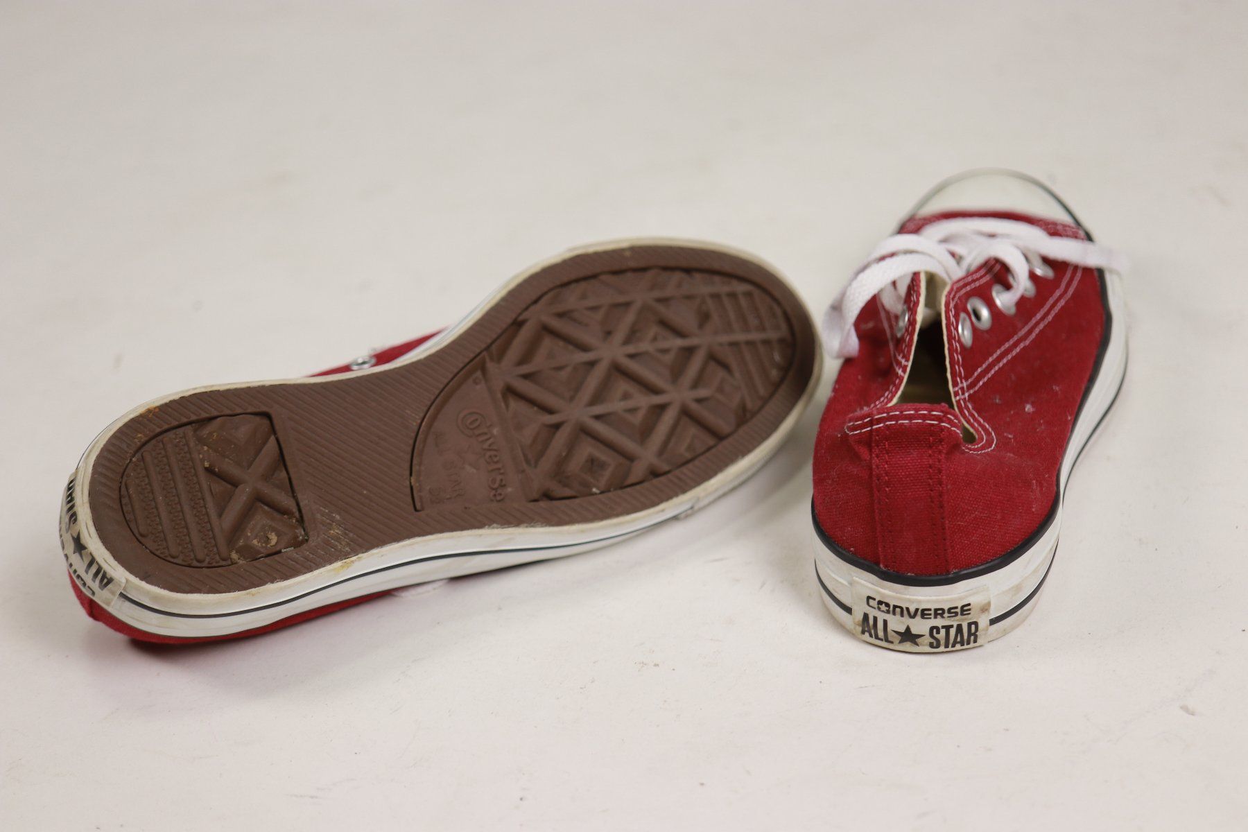 Converse Damenschuhe: Rote / Magenta COnvers All Stars - Gr. 38 – Gebraucht aus Hombrechtikon von BAZ-Vintage 1