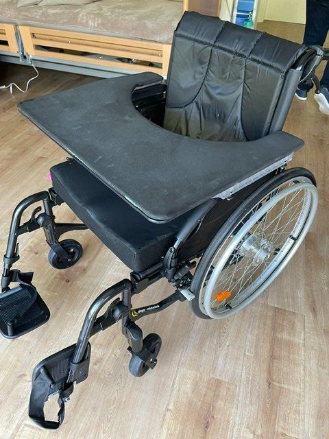 Chaises roulantes: Rollstuhl: Invacare Action 3 – Neuf (Voir description) à Zürich par ron_7z2x 1