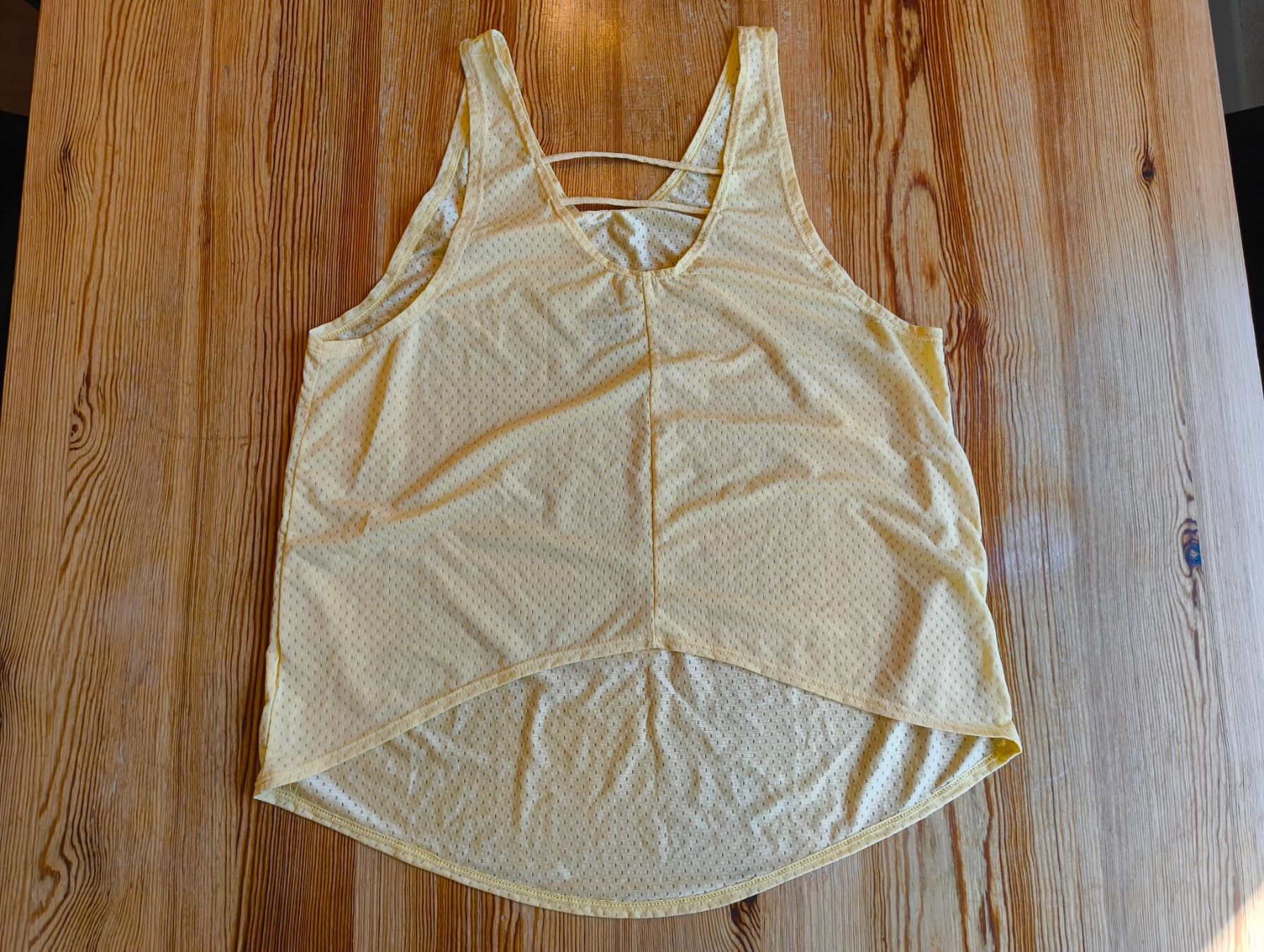 Nike Tops: Nike Sport Tanktop Damen – Gebraucht aus Zürich von san_7jn8 1