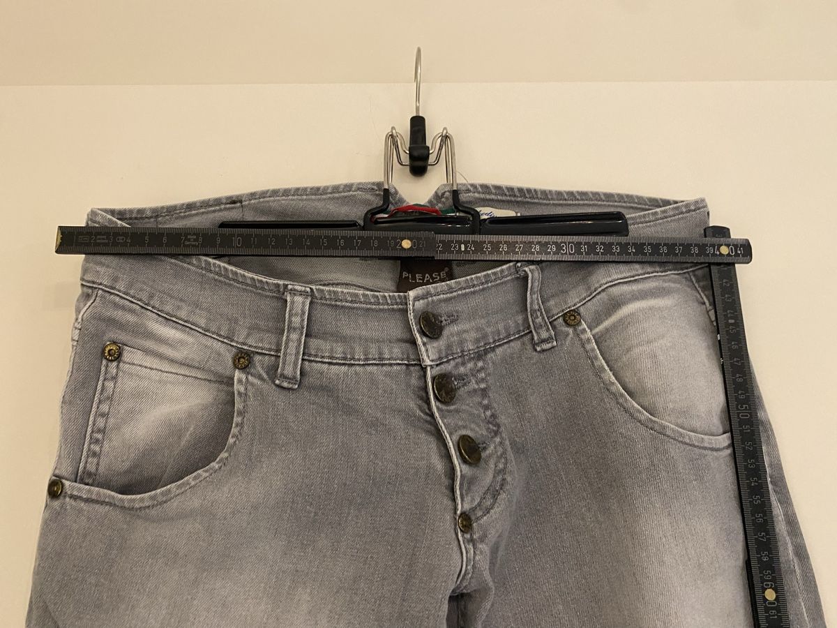 Please Jeans Jeans: Graue Please Jeans, Gr. M, Damen – Usato da Hünenberg See venduto da lar_9zjk 4