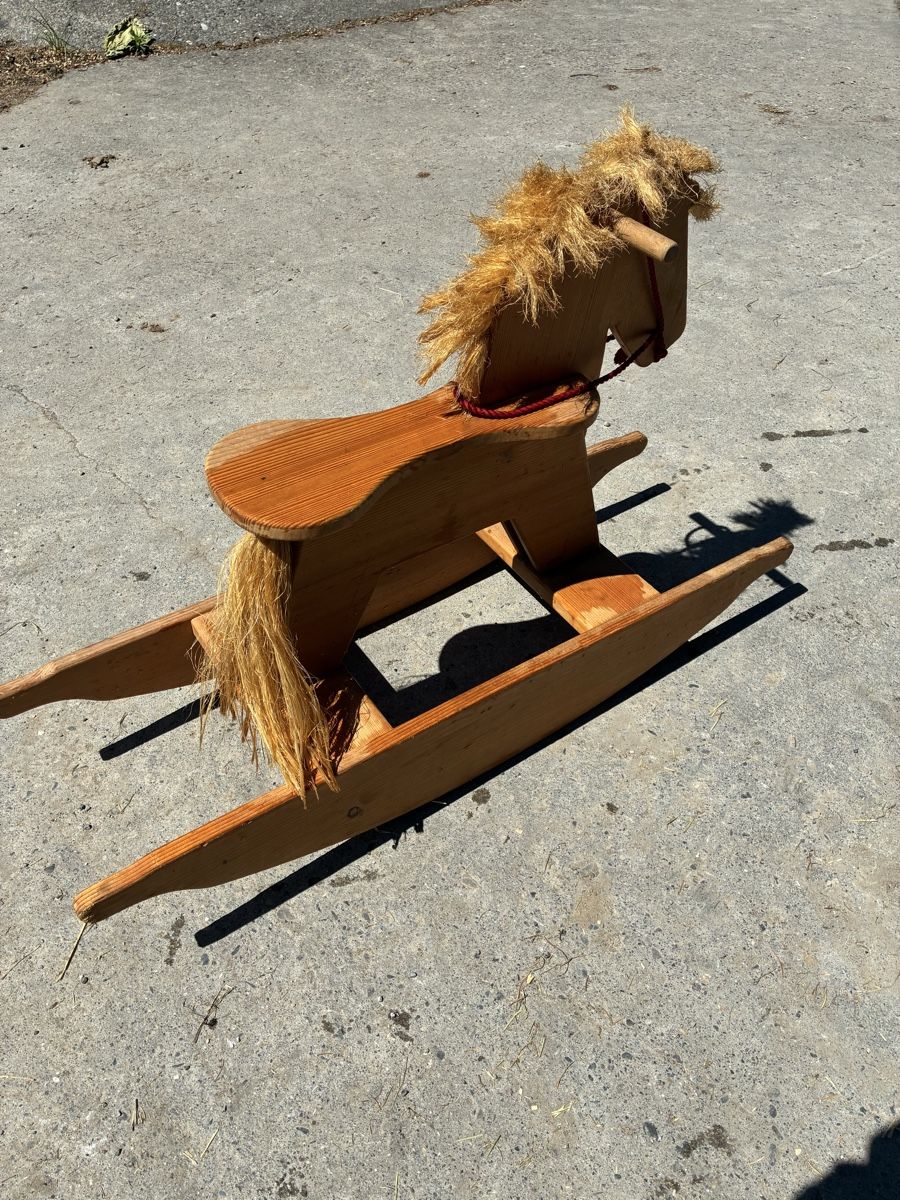 Giocattoli: Schaukelpferd aus Holz – Usato da Allmendingen b.Bern venduto da Wuethrichfamily 1