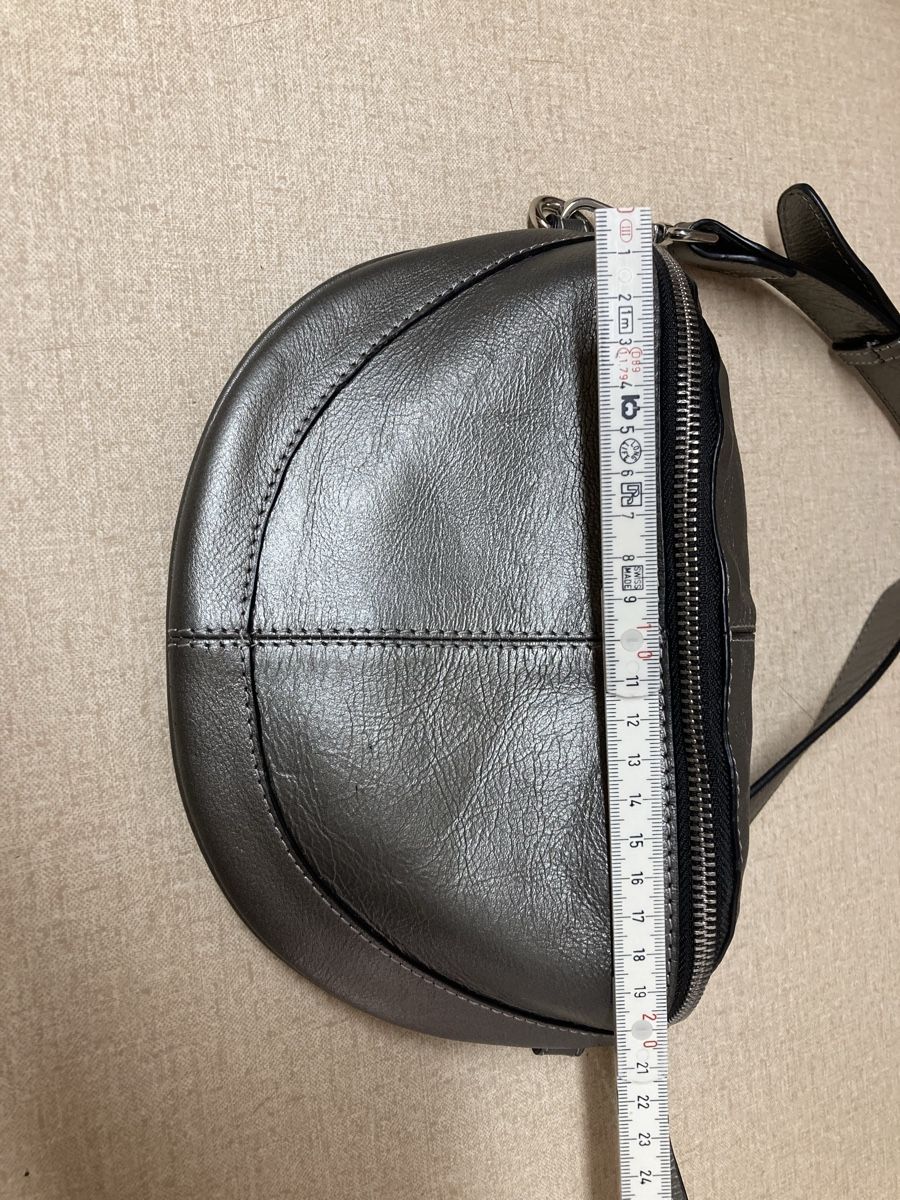 S.Oliver Borse da donna: Silberne Bauchtasche der Marke sOliver – Usato da Geroldswil venduto da schaelli-1 5