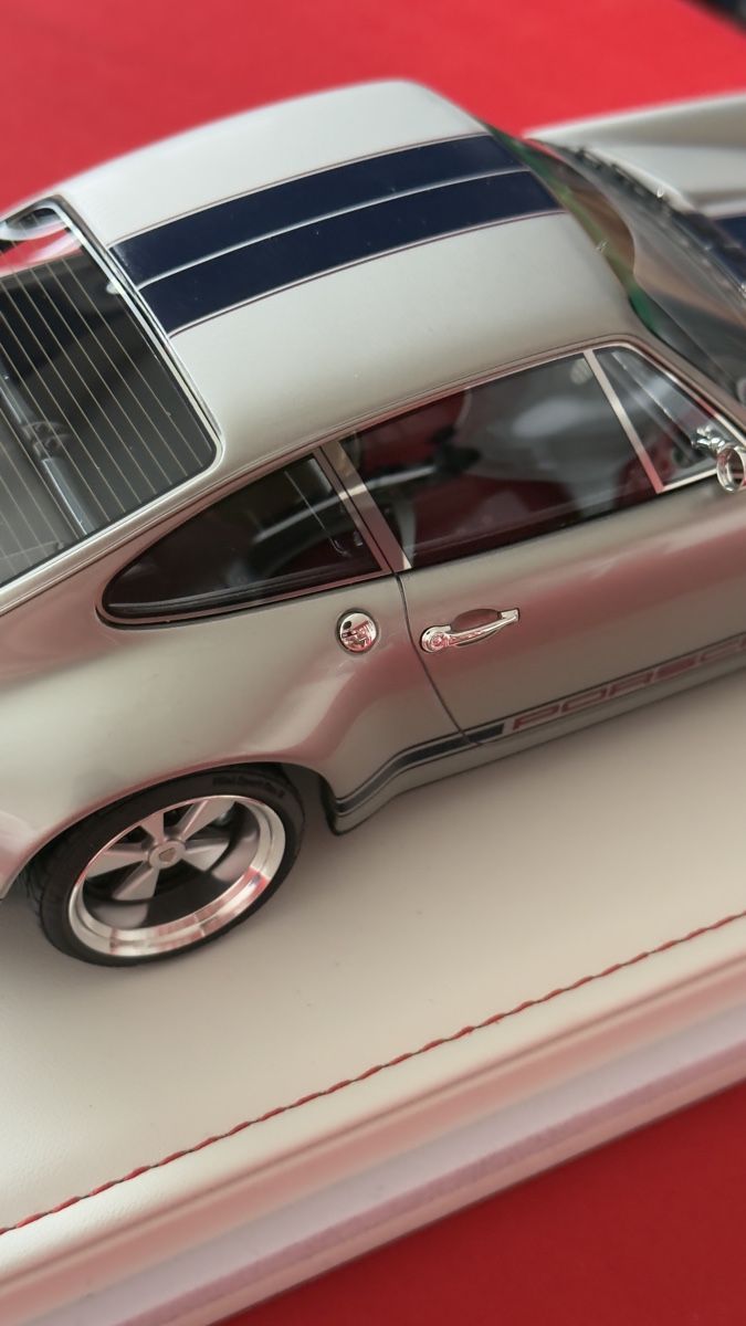 Porsche Modellini d'auto: IVY Porsche Singer 1:18 silber/blau – Nuovo (secondo la descrizione) da Möhlin venduto da MRCLCollection 3