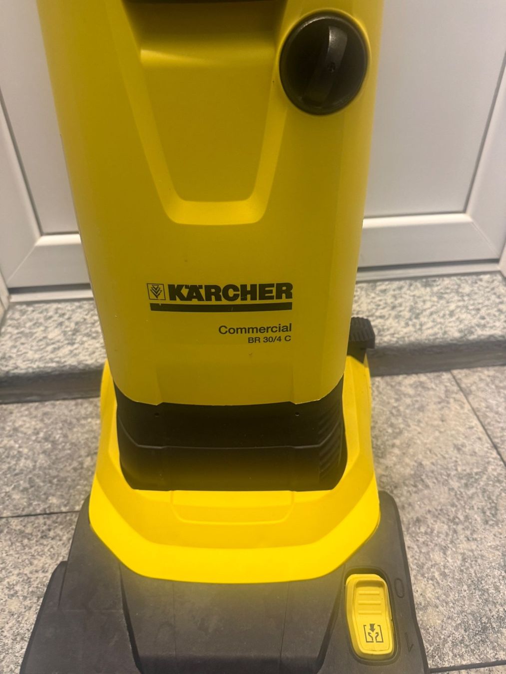 Kärcher Tutte le macchine: Kärcher BR 30/4 C Scheuersaugmaschine – Usato da Wettingen venduto da bar7 3