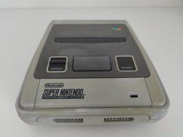 SNES Konsole inkl. Controller und Zubehör