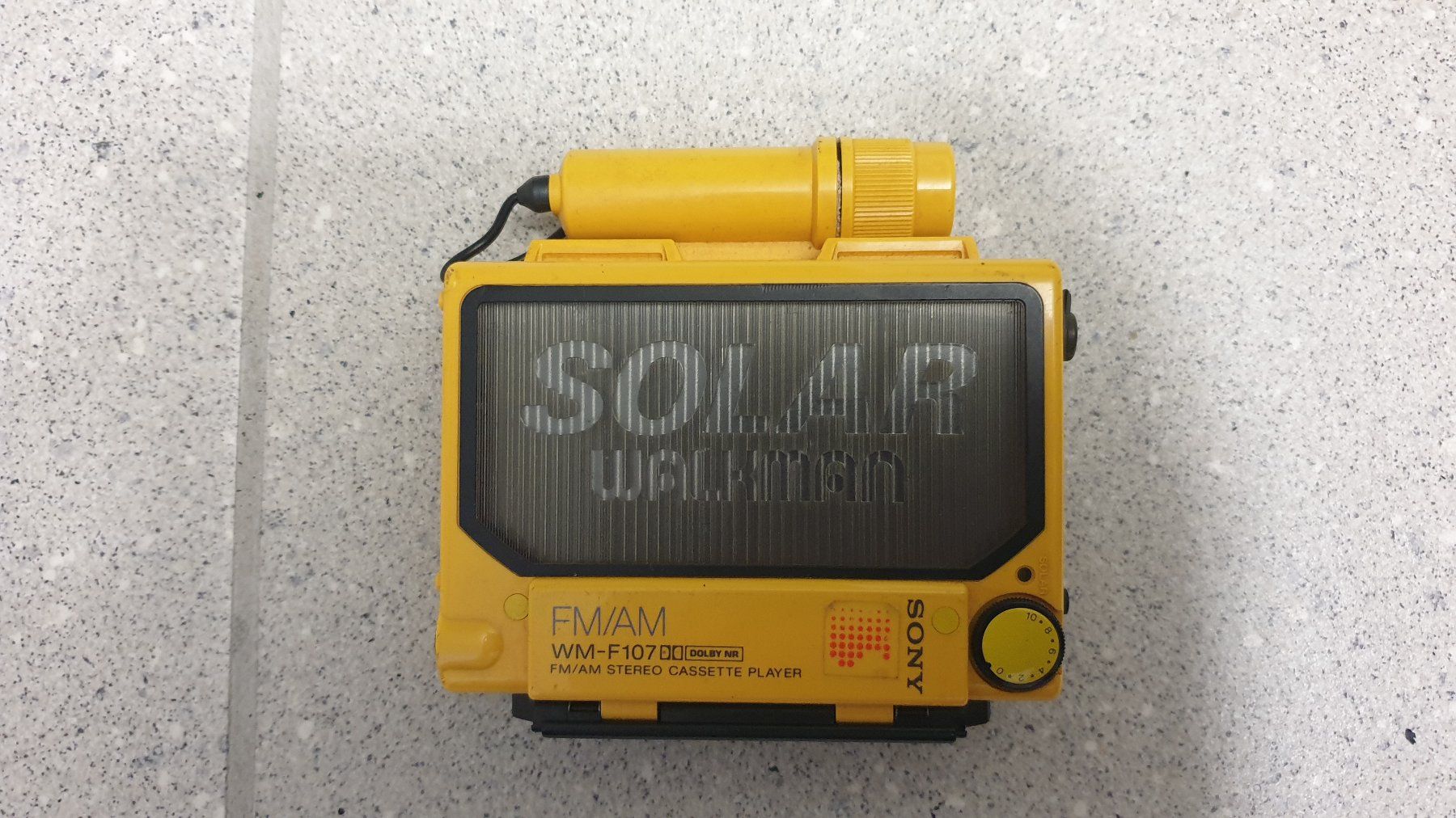 Sony Lettore multimediale portatile: SONY Solar Walkman WM-F107 – Usato da Stäfa venduto da Supertramp73 1