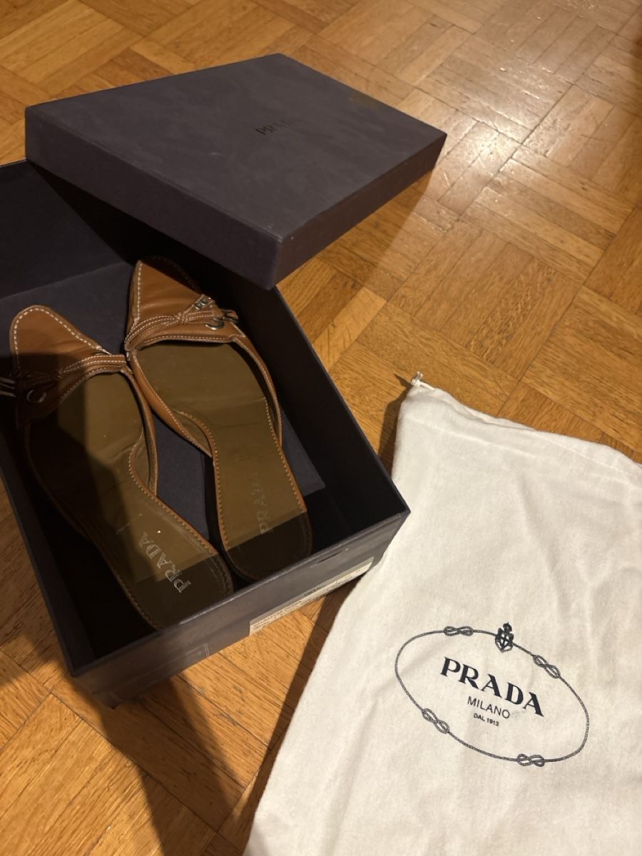 Prada Chaussures femmes: Mules Prada cuir marron taille 38 boîte sac – D'occasion à Satigny par gig_rn62 2