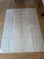 schöne grosse helle Tischdecke