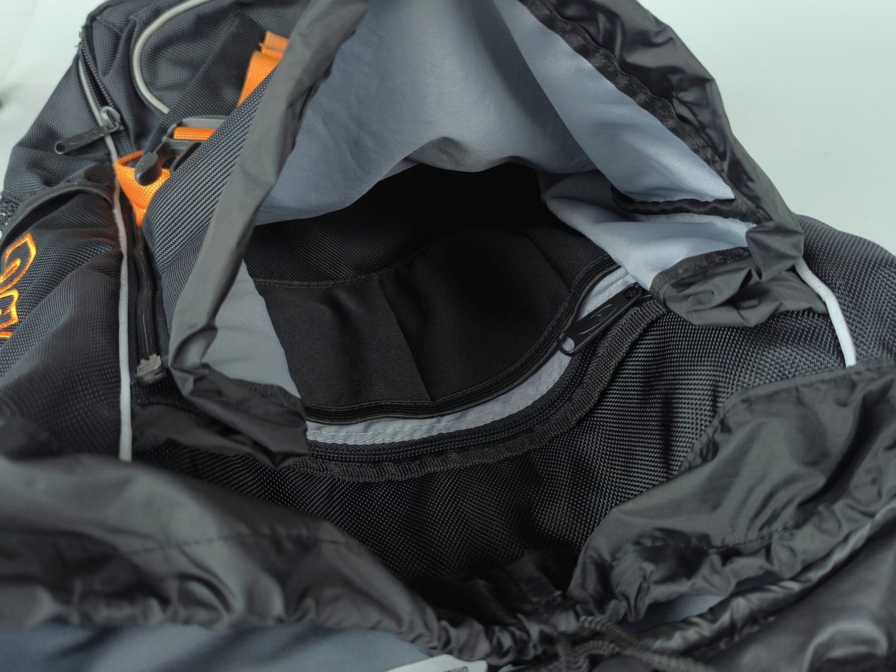 Racoon Zaini: RACOON Rucksack Schwarz Orange – Usato da Rüti ZH venduto da Restwert_Rueti_ZH 4