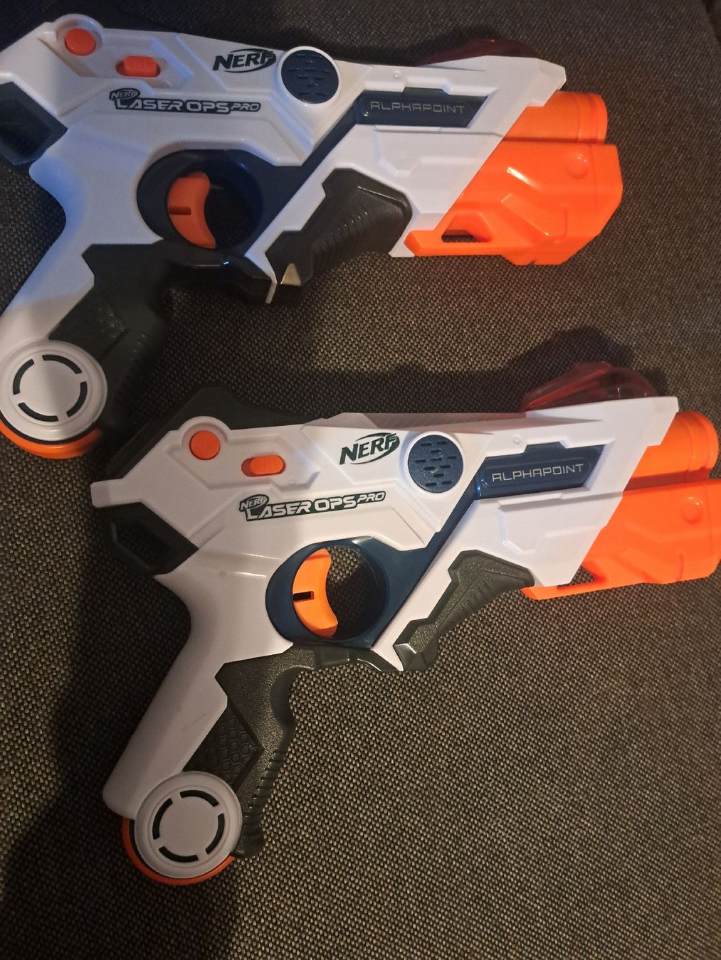 Nerf Giocattoli: 2 Nerf Laser Pro Blaster, modern und Brand neu! – Nuovo (secondo la descrizione) da Winterberg ZH venduto da S.Maksoud