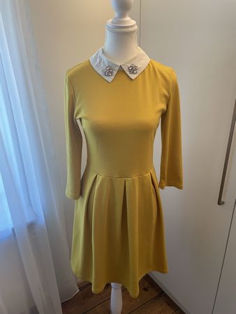 Kleid VILA senfgelb mit weissem Kragen Grösse M 