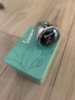NEU Vespa Uhr Wecker Scheinwerfer grün Blechkiste Oldtimer