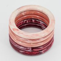 5 vintage Armreife; marmoriertes Acryl; Rosa Beige
