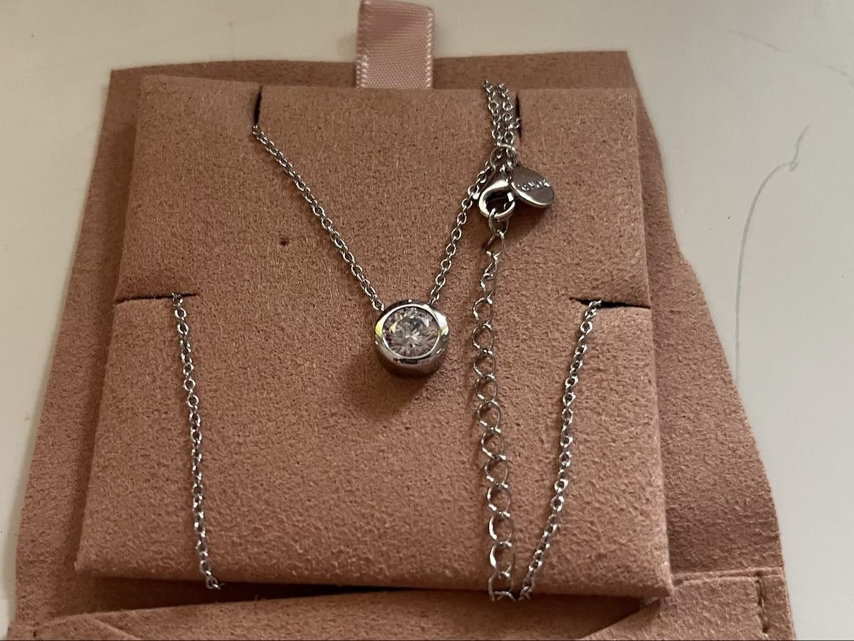 Christ Ciondoli: Collier Christ avec pendentif solitaire état neuf – Nuovo e nell'imballaggio originale da Zürich venduto da eli_y55z 1