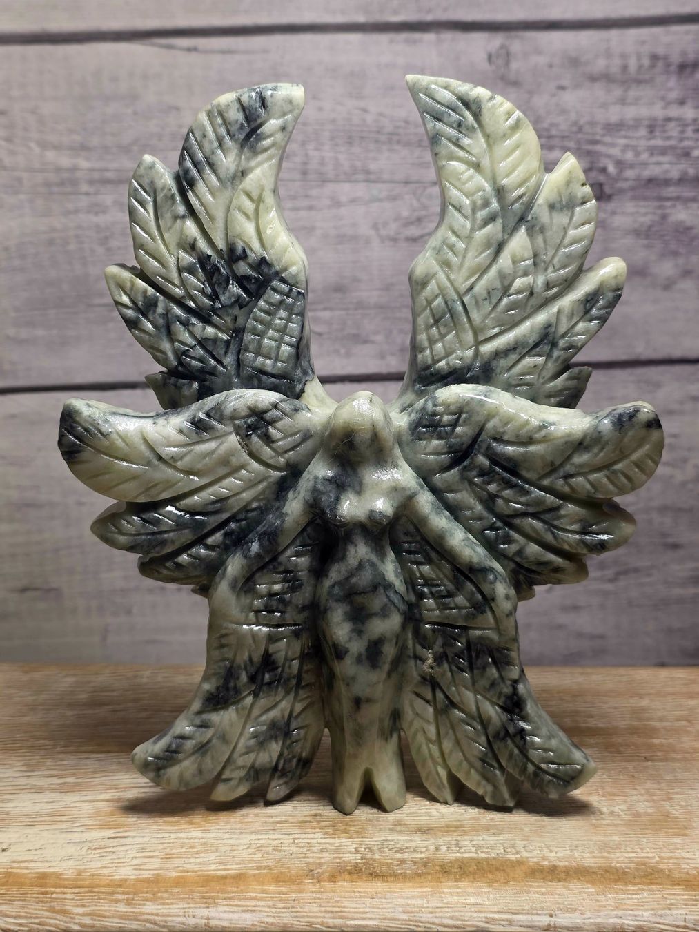 Minerali & Pietre curative: Seraphim Engel aus Jade 1.1kg – Nuovo e nell'imballaggio originale da Matzingen venduto da Shay_Crystalz