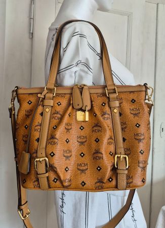 MCM Crossbody Shopper Size S, mit Nieten