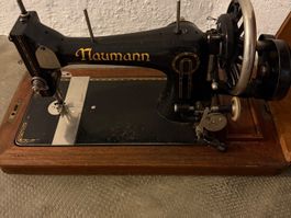 Machine à coudre Naumann ancienne avec accessoires