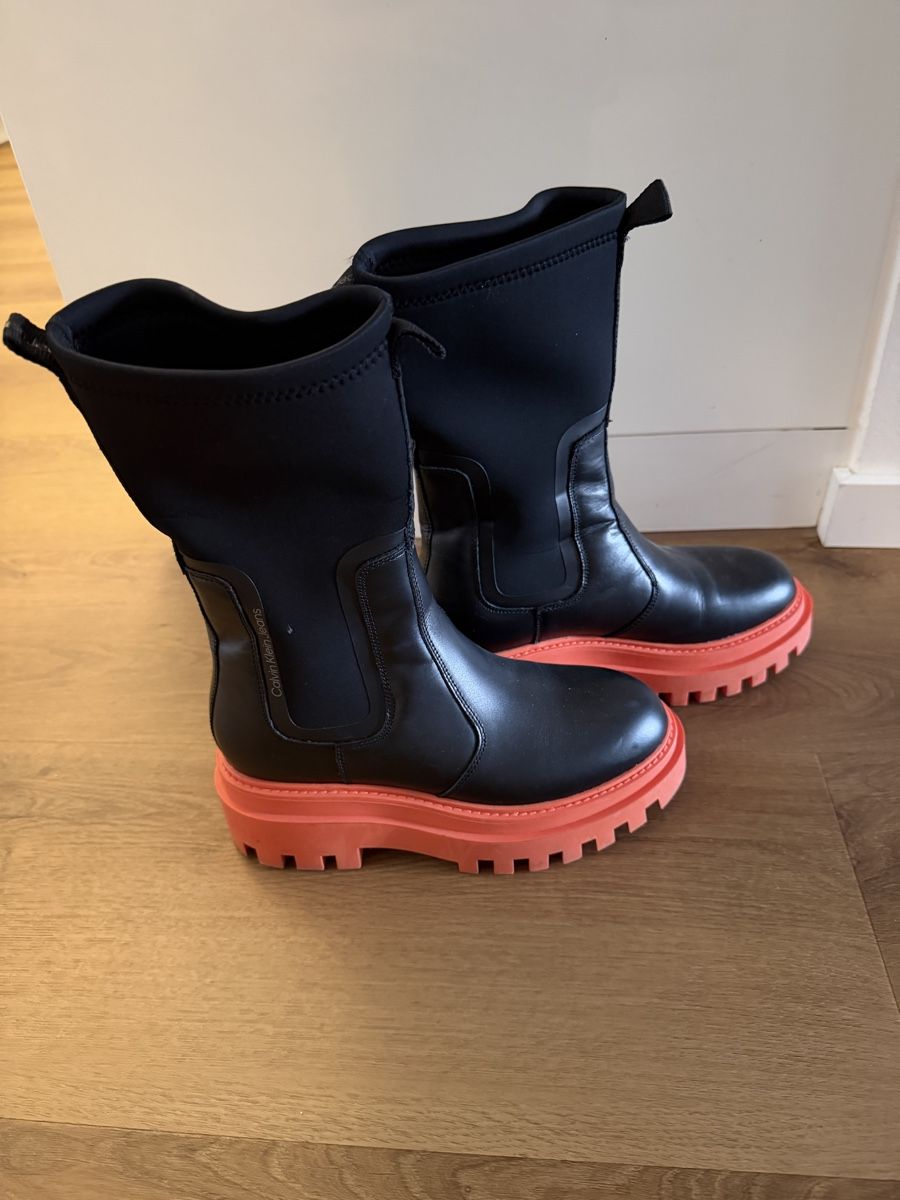 Calvin Klein Scarpe da donna: Calvin Klein Stiefel Schwarz Orange Grösse 36 – Usato da Gockhausen venduto da Lauvja