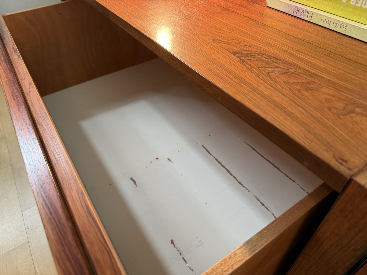 Cassettiere: Mid Century Modern Palisander Lowboard – Usato da Luzern venduto da wid_fs7f 7