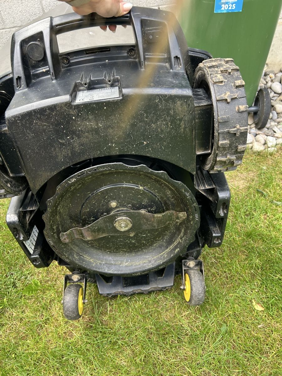 John Deere Tagliaerba: John Deere Tango E5 Mähroboter inkl. Ladestation & Schutzdac – Usato da Endingen venduto da Noisy-Colours 2