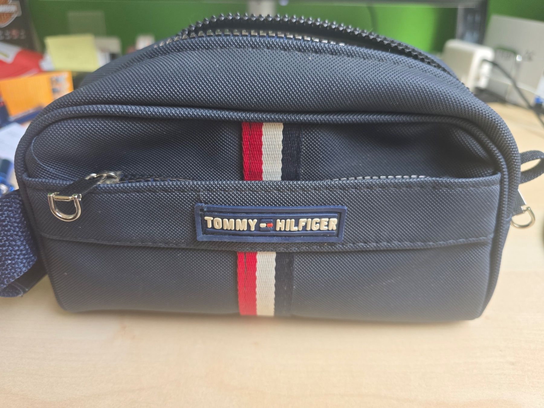 Custodie per cosmetici: Necessaire Tomy Hilfiker *** – Nuovo (secondo la descrizione) da Zürich venduto da Fifa