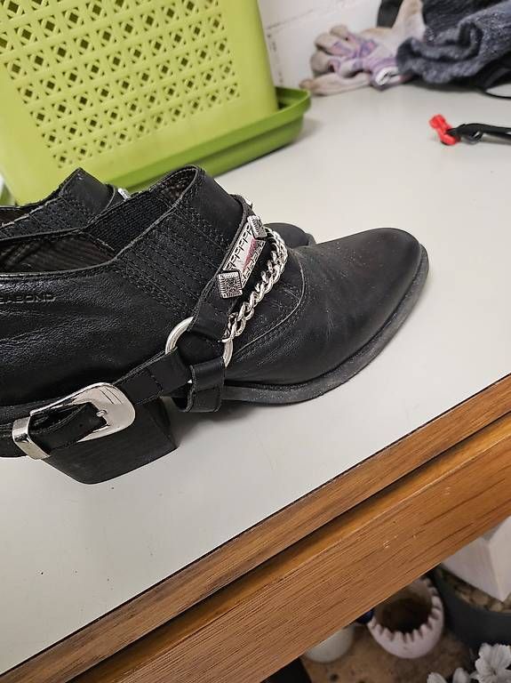 Damenschuhe: Exklusive Schuhe – Gebraucht aus Steinen von ruthmariaschelbert 1