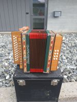 schwyzerorgeli 8 basses avec coffre ton B 