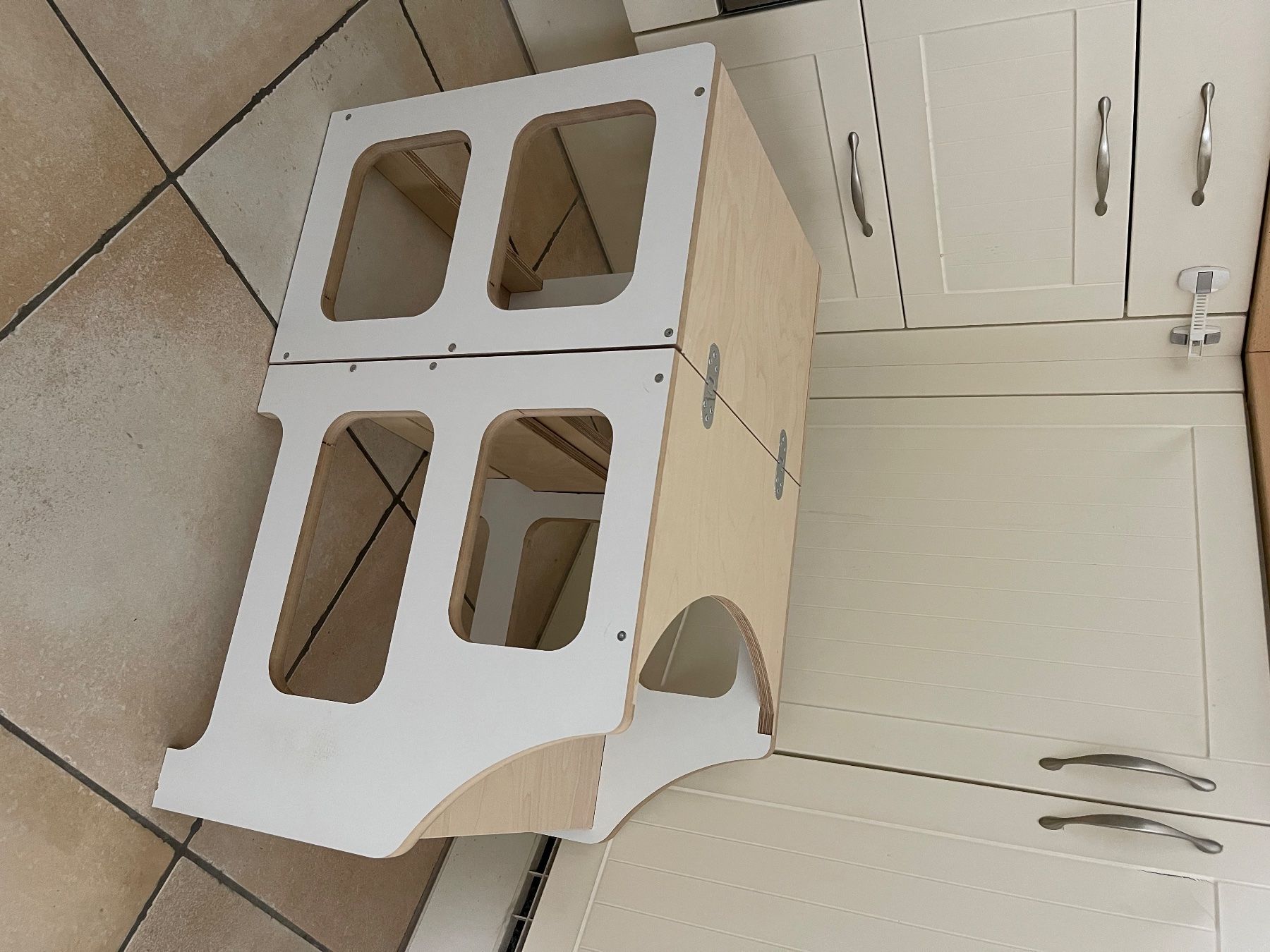 Seggioloni: Learning Tower, white, wood, new condition – Usato da Daillens venduto da TinyTimberFriends 1