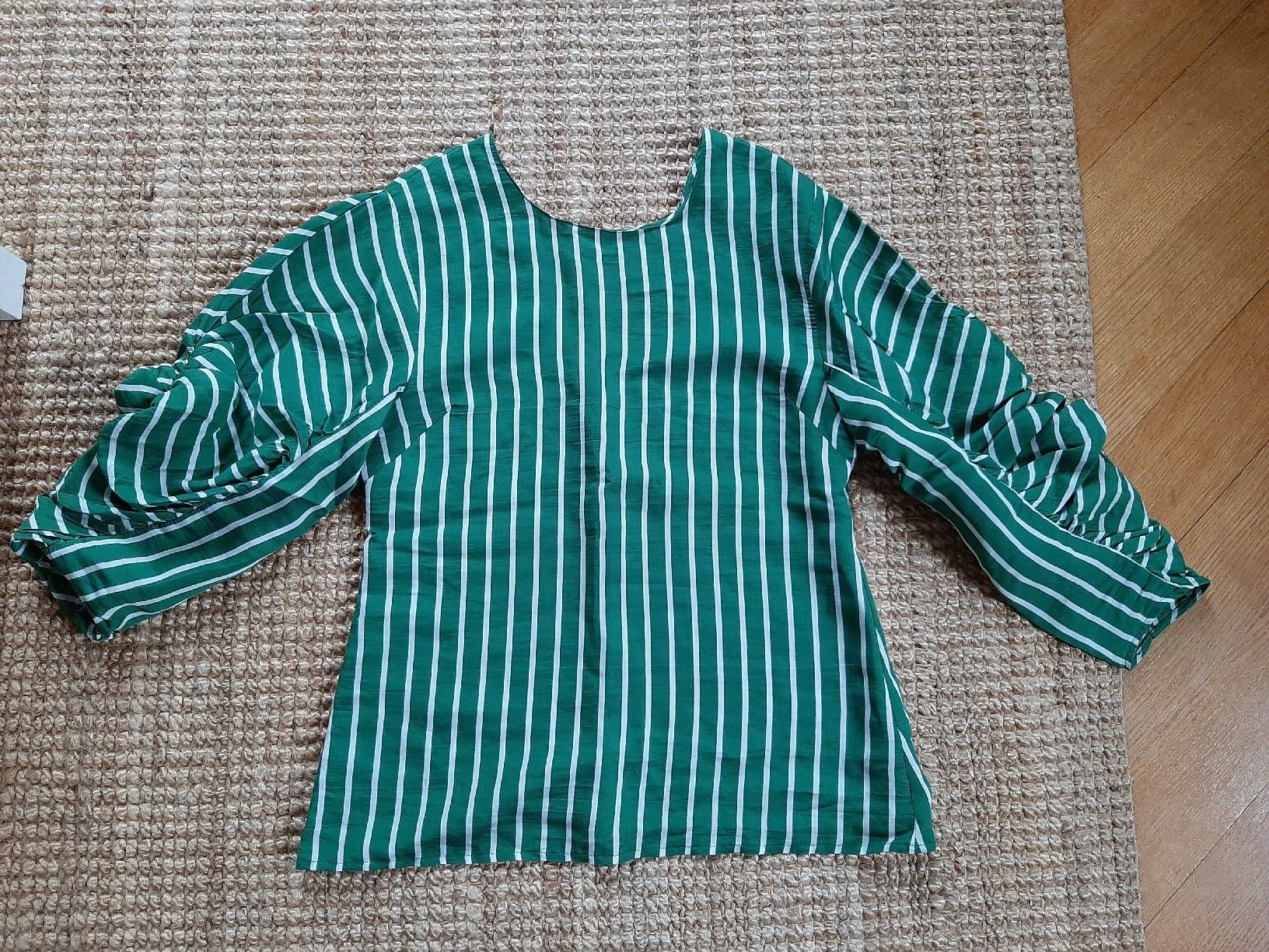 Mango Chemisiers: Blouse Mango S rayée vert et blanc – D'occasion à Lausanne par Cognitia