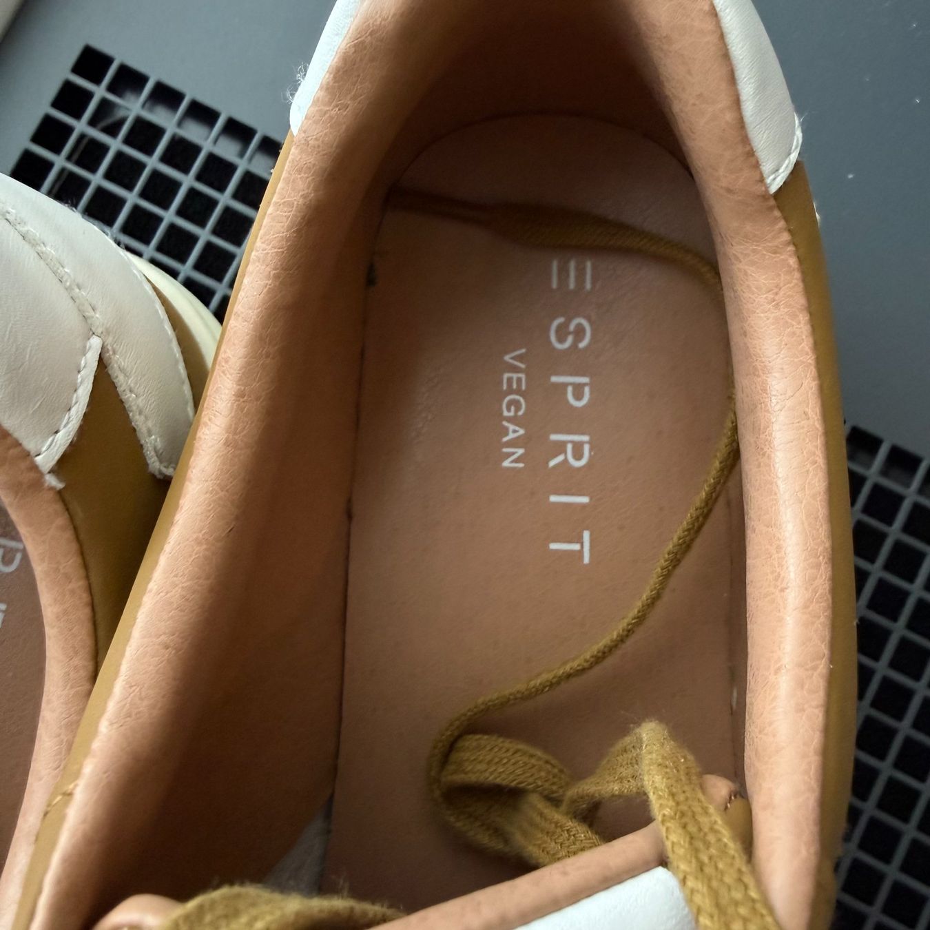 Esprit Scarpe da donna: Esprit Vegan: Sneaker, Camel, Gr. 37 – Usato da Riedholz venduto da han_fy6l 1