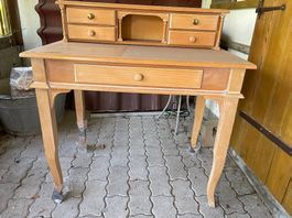 Bureau de style rétro