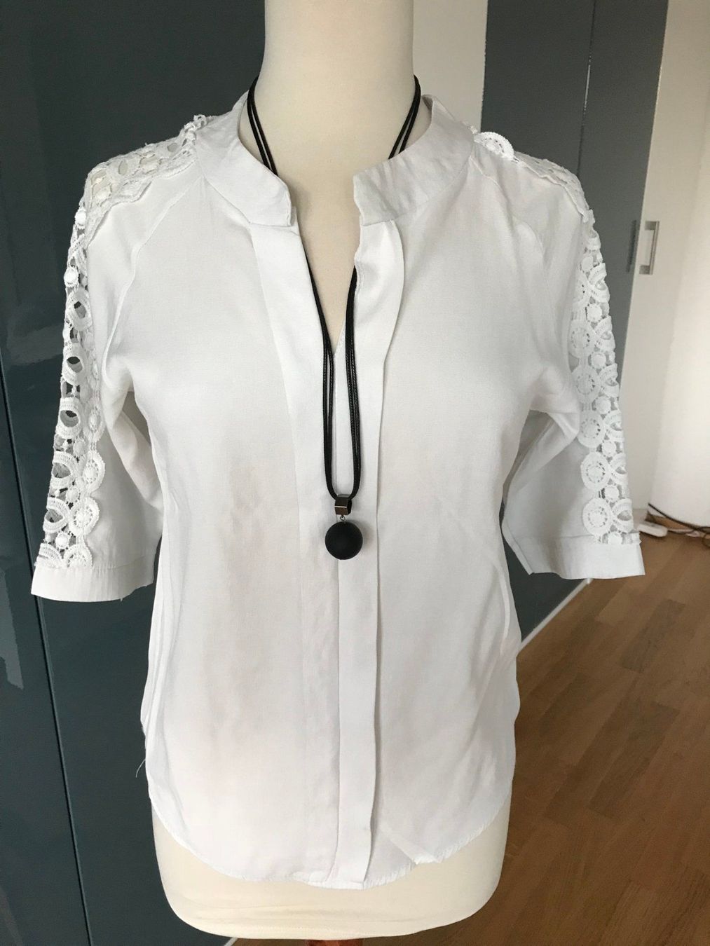 Blusen: Weiße Bluse 38M – Gebraucht aus Dübendorf von Levintreyer