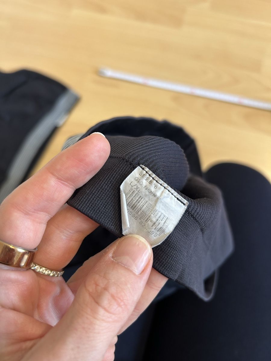 Tops: 2 Sport BHs in Schwarz,Grösse M & L – Gebraucht aus Port von SandraDG 4
