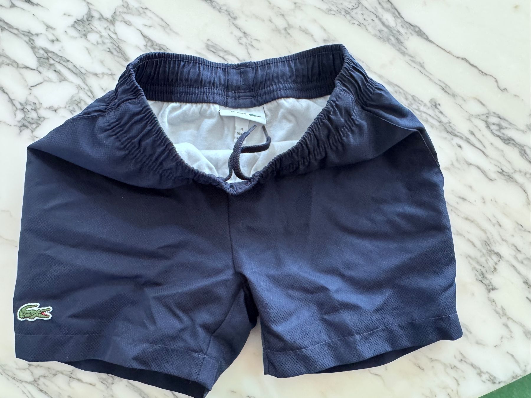 Lacoste Pantaloni: Lacoste Shorts, Gr. 110, Top Zustand – Usato da Meilen venduto da Antete