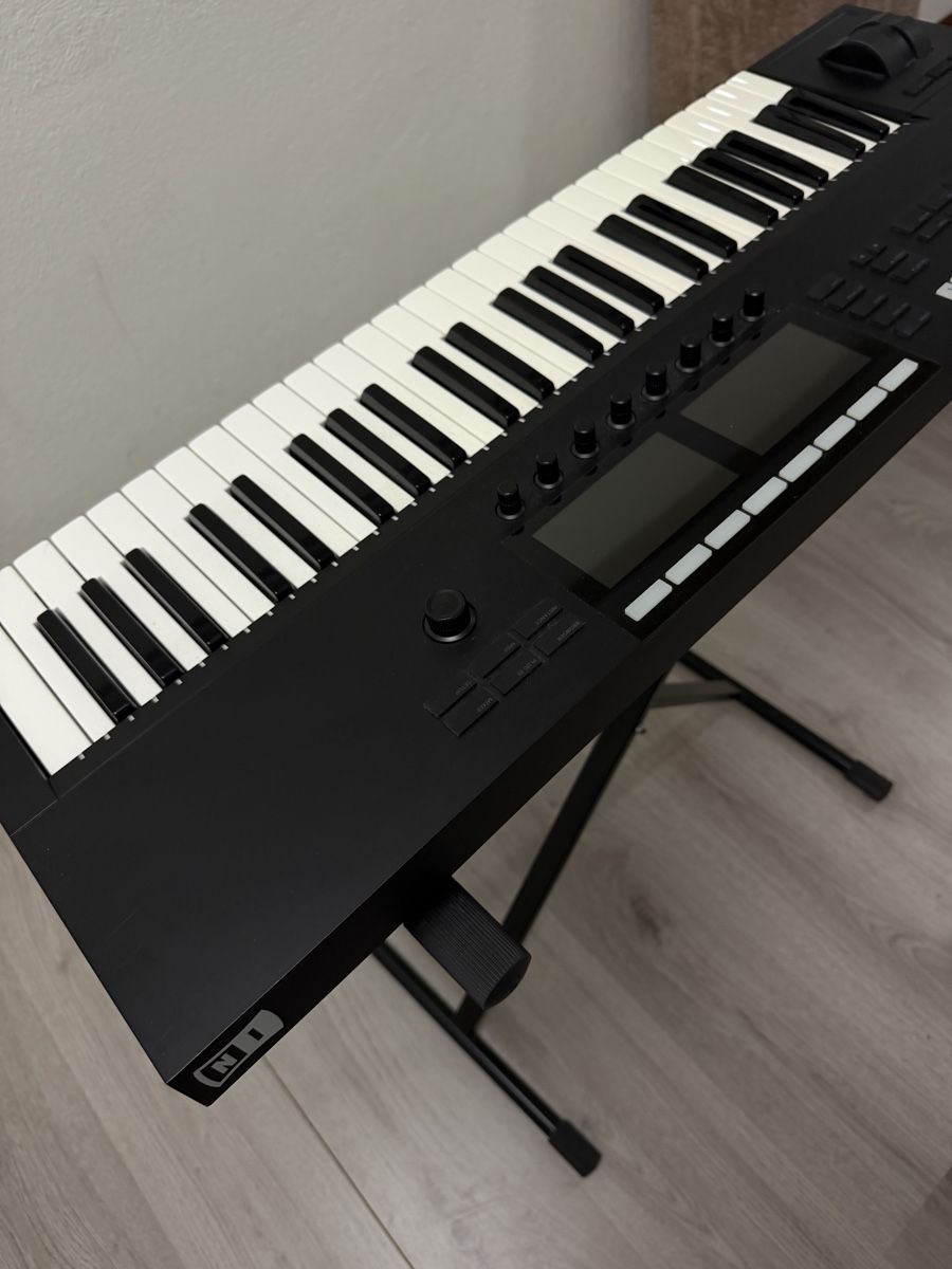 Native Instruments Strumenti musicali: NI Komplete Kontrol S49 MK2 – Usato da Wängi venduto da wasad 1