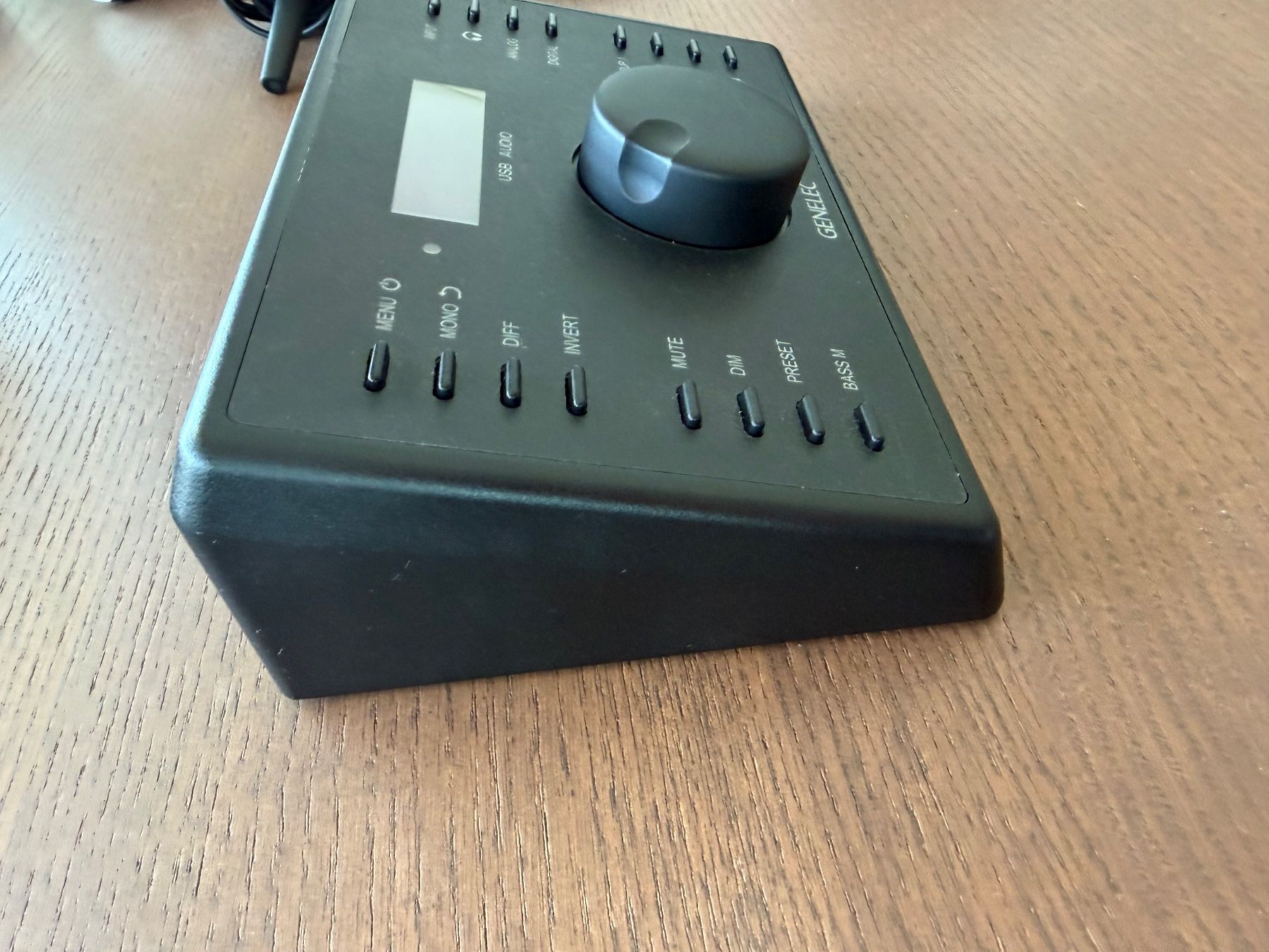 Attrezzatura per studi di registrazione: Genelec 9320A SAM GLM Reference Monitor Controller – Usato da Neuhausen am Rheinfall venduto da stefxyz 2
