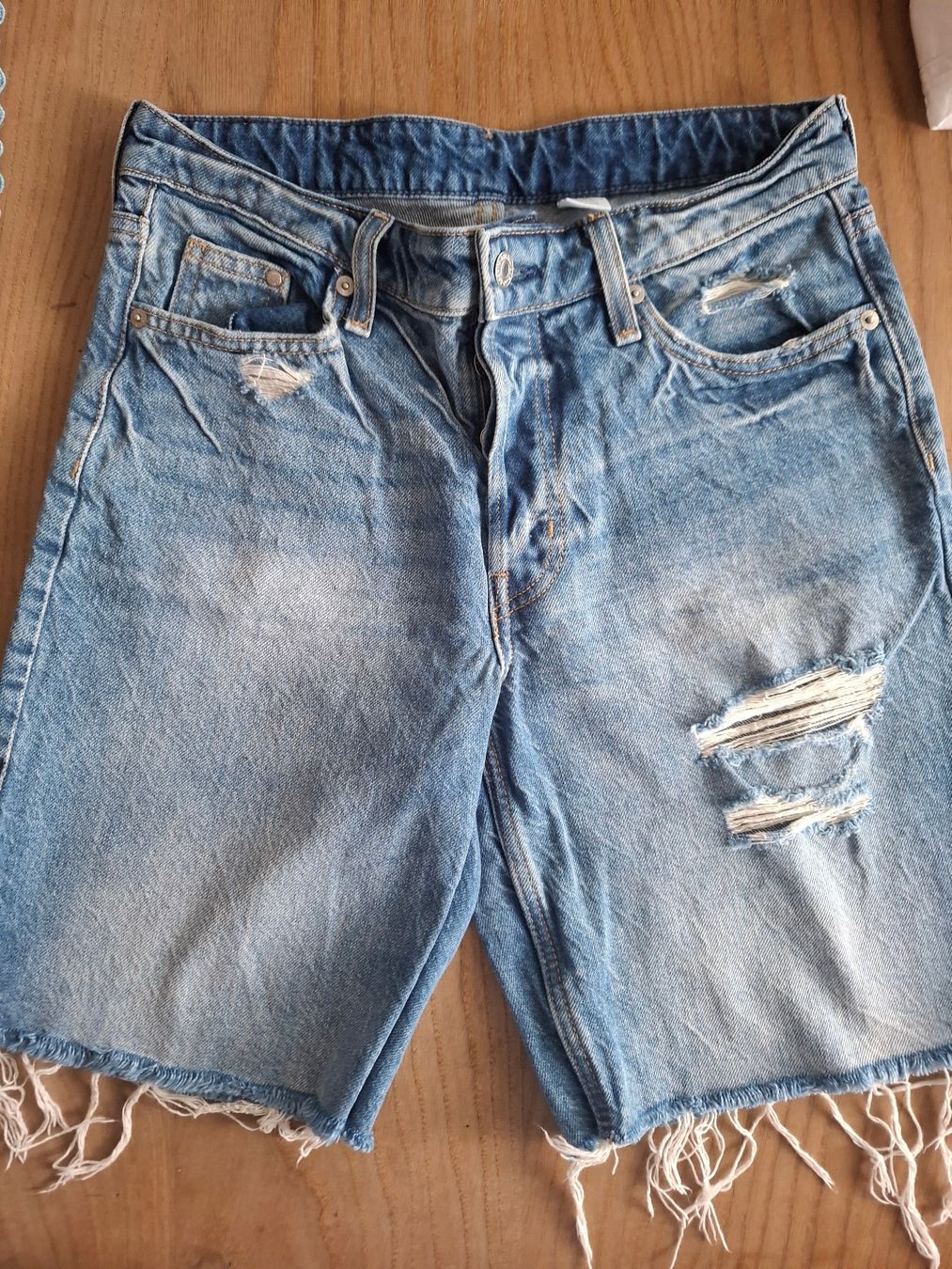 Jeans: Denim Bermuda Shorts H&M Grösse 34 – Usato da Birmensdorf ZH venduto da M4rwin