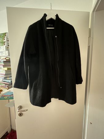 Schwarzer Wollmantel von Hallhuber - Warm und stilvoll!