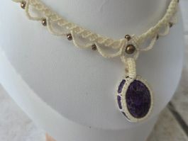 Handgemachte Halskette mit lila Stein - Unikat Schmuck