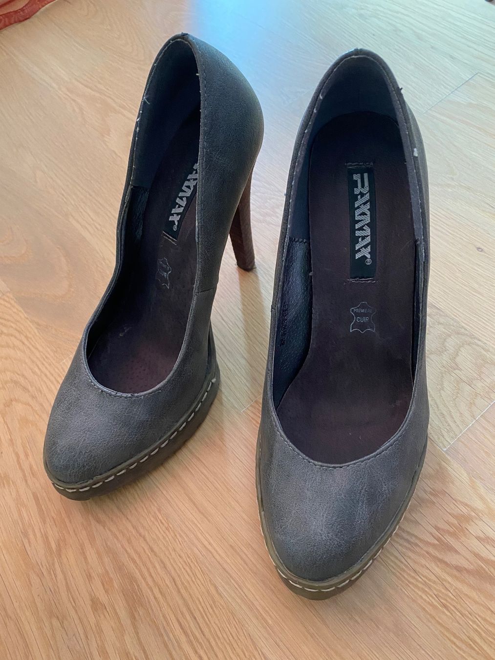 Scarpe da donna: Hauts talons compensés en cuir – Usato da Clarens venduto da OptitesJoliesChoses