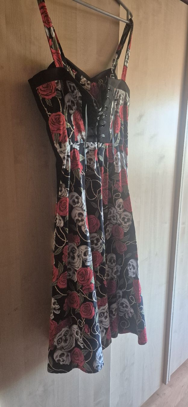 Vestiti: Robe tête de mort – Nuovo (secondo la descrizione) da Belfaux venduto da Dea_Symbelmyne