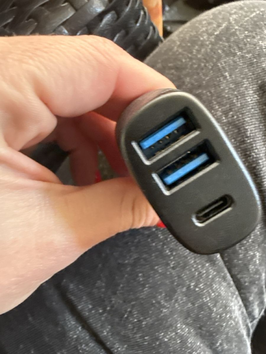 Batterie-Ladegeräte: Cellularline Auto Ladegerät schwarz  – Gebraucht aus Zürich von Pingu333 1