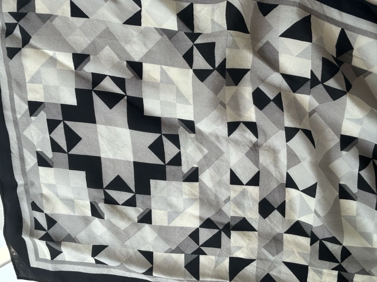 Calvin Klein Foulard & Sciarpe: Calvin Klein Scarf Geometric Pattern Black White Good Condit – Nuovo (secondo la descrizione) da Saland venduto da ele_vc96 1