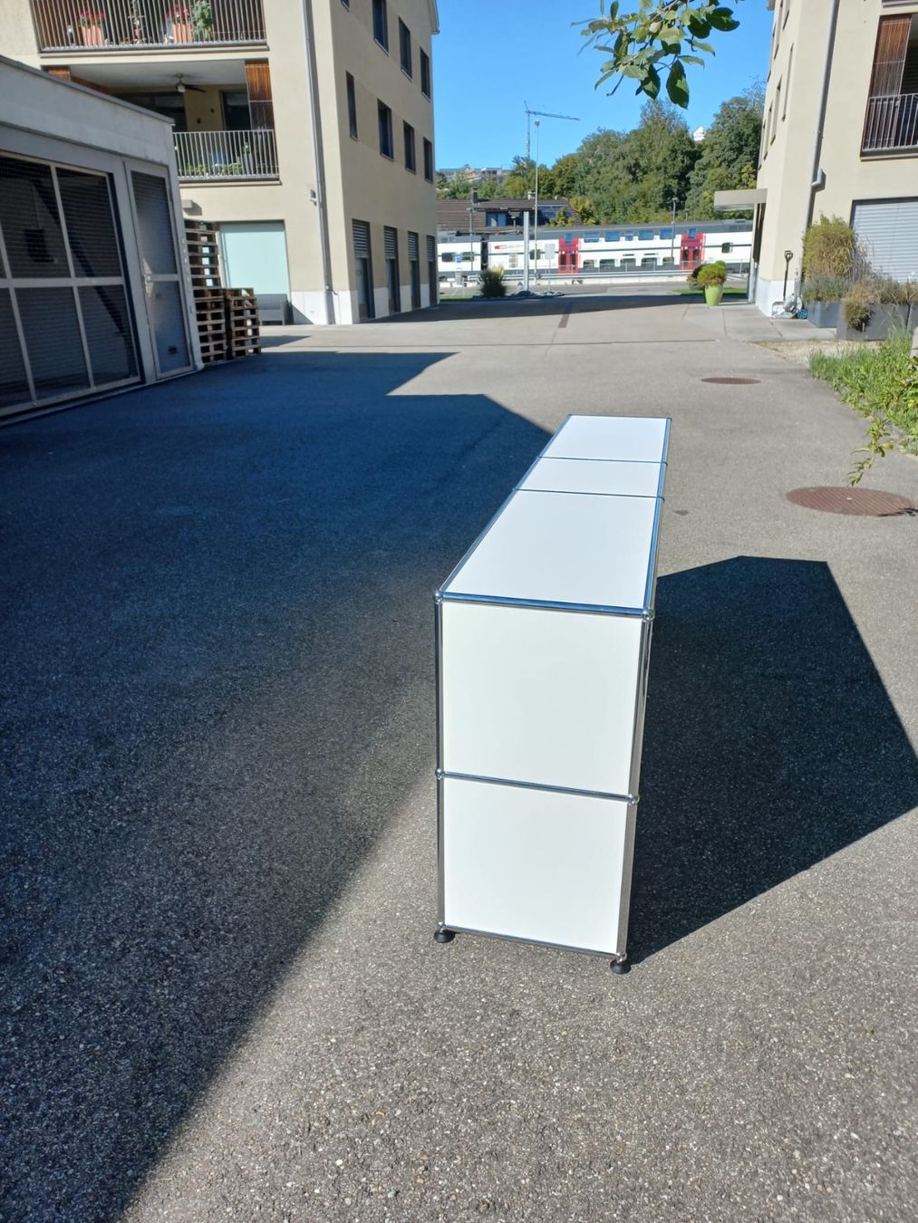 USM Scaffali: USM Haller Sideboard 3 / 2 in Reinweiss – Usato da Rikon im Tösstal venduto da Design4Life 2