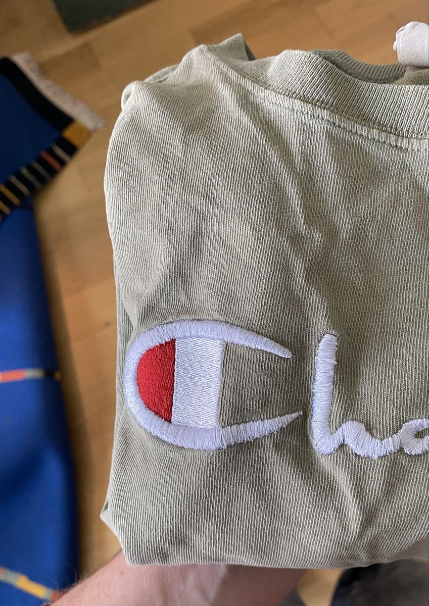 Champion T-shirt: Champion shirt cropped – Usato da Eschlikon TG venduto da mur_byr9 3