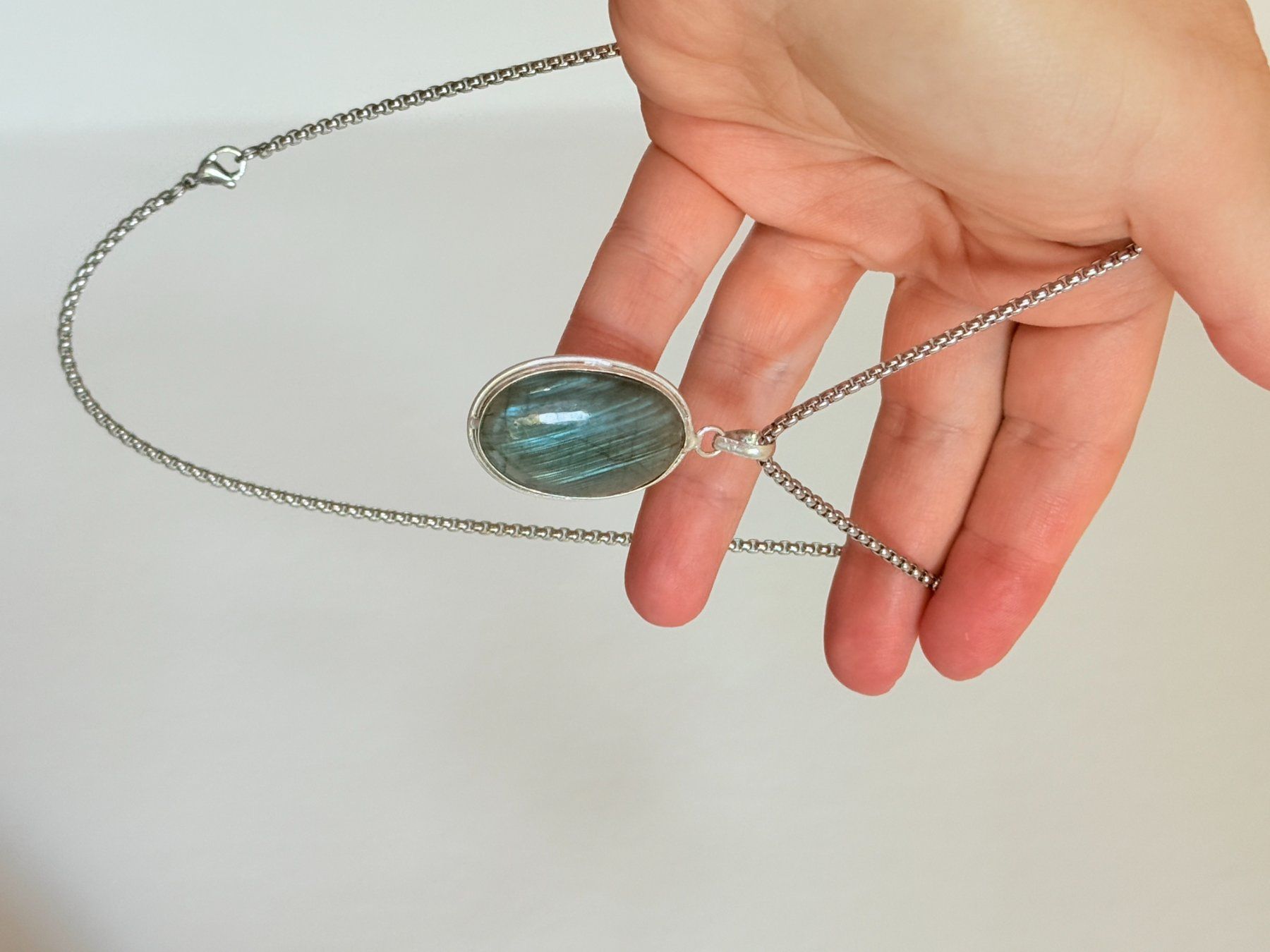 Ketten: Collier avec labradorite - Élégant & Naturel! – Neu und originalverpackt aus Genève von AWWA 9