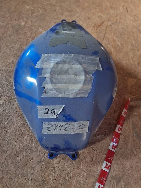 Sonstiges Fahrzeugzubehör: Tank ZX9 R-C.   29 – Gebraucht aus Aedermannsdorf von Automarkt 3