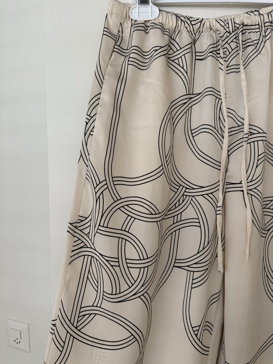 H&M Pantalons: Pantalon crème  – D'occasion à Monthey par sen_6ckr 1