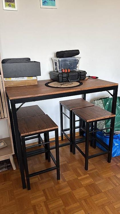 Tables avec des tabourets intégrés - JUK 165 | Contact ARATICE